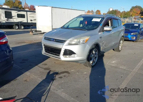 2014 Ford Escape Titanium z USA, uszkodzony, nr VIN 1FMCU0J99EUB40185